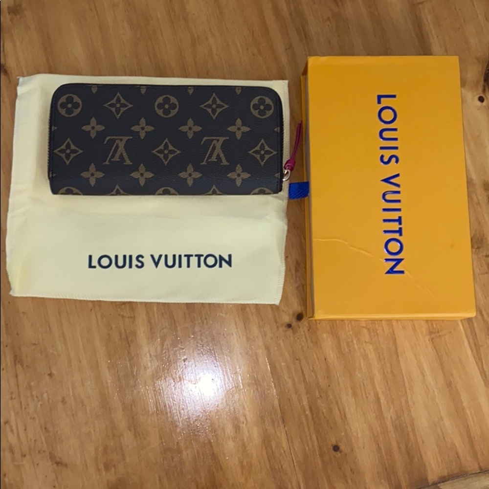 Louis Vuitton hand purse